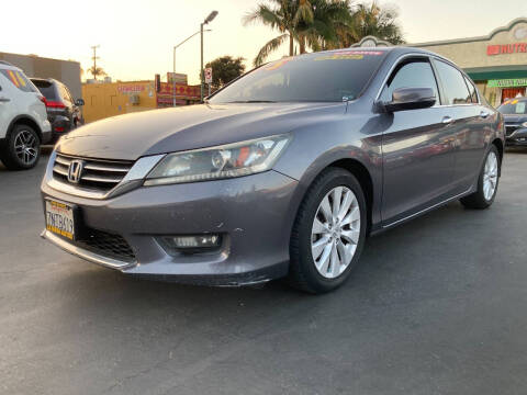 2015 Honda Accord for sale at La Mesa Auto Sales in Huntington Park CA