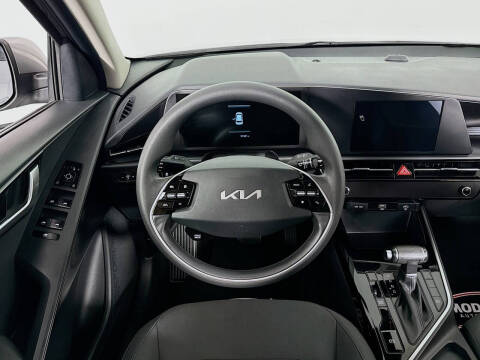 2023 Kia Niro LX