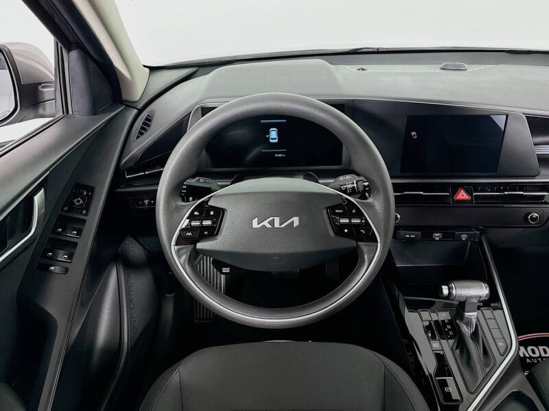 2023 Kia Niro LX