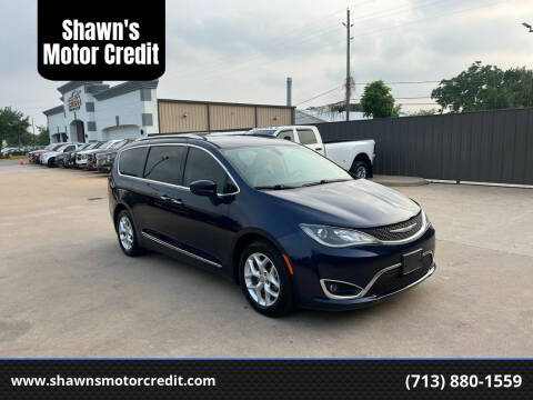 2017 Chrysler Pacifica for sale at Shawn's Motor Credit in Houston TX