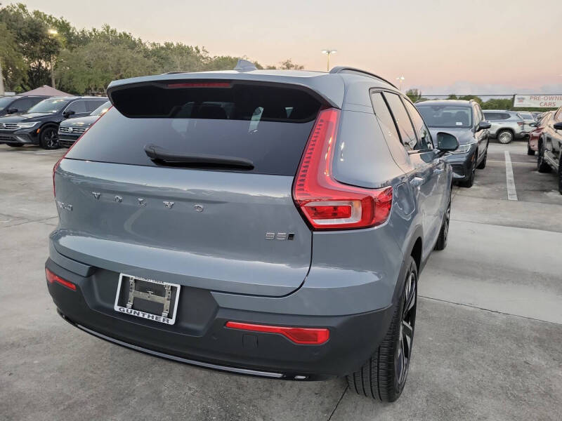 2023 Volvo XC40 B5 Plus Dark Theme