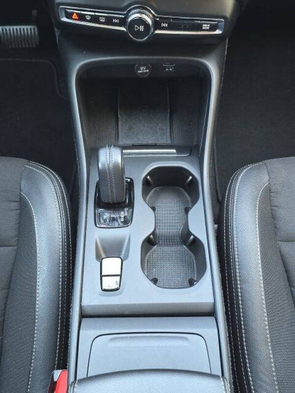 2020 Volvo XC40 T5 Momentum