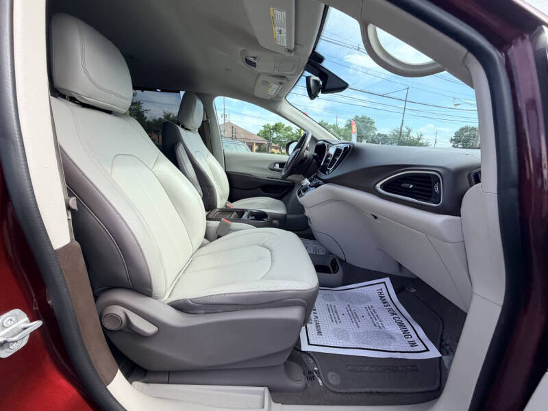 2017 Chrysler Pacifica Touring-L