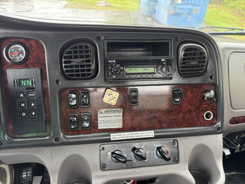 2011 Freightliner M2 106