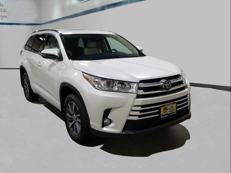 2017 Toyota Highlander for sale at Saccucci's Of Schaumburg in Schaumburg, IL