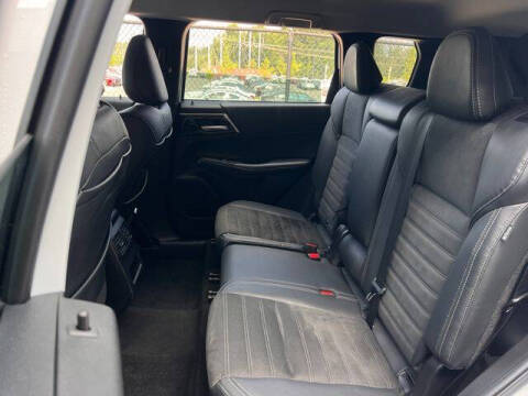 2023 Mitsubishi Outlander SE