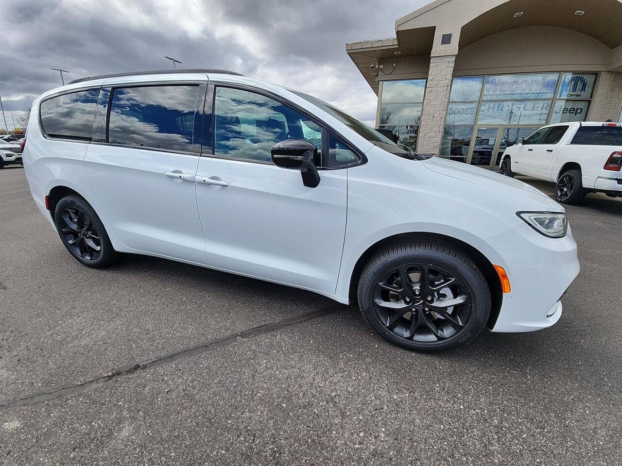 2024 Chrysler Pacifica for sale at Victoria Auto Sales in Victoria, MN