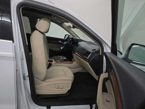 2023 Audi Q5 quattro Premium 40 TFSI