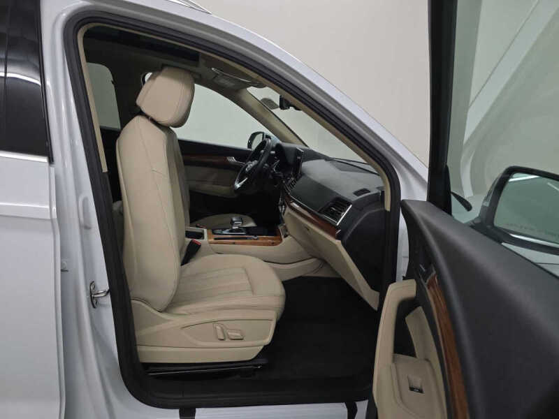 2023 Audi Q5 quattro Premium 40 TFSI