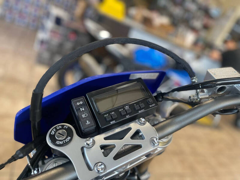 2024 Suzuki DR-Z400SM