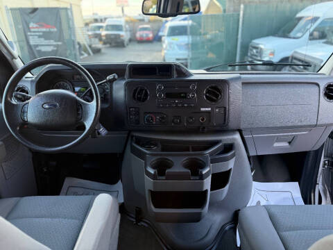 2011 Ford E-Series E-350 SD XLT