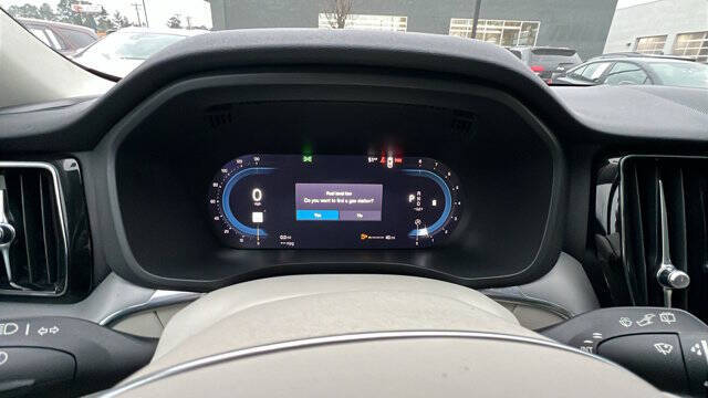 2024 Volvo XC60 B5 Core Dark Theme