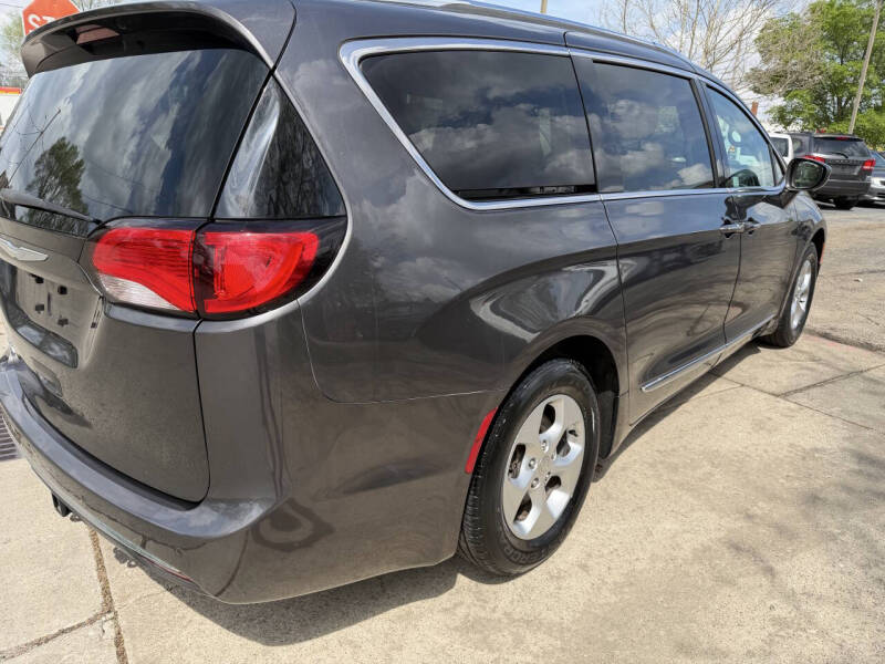 2017 Chrysler Pacifica Touring-L Plus