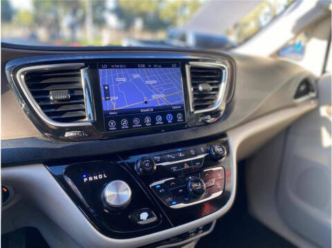 2017 Chrysler Pacifica Touring-L Plus