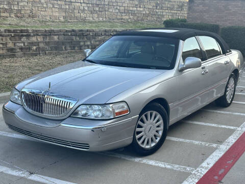 2005 Lincoln Town Car for sale at Texas Select Autos LLC in Mckinney TX