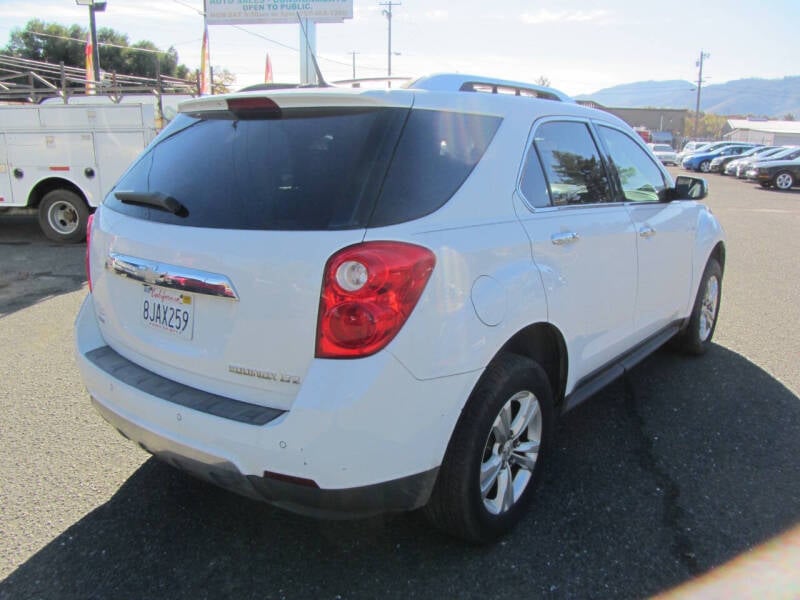 2011 Chevrolet Equinox LTZ photo 4