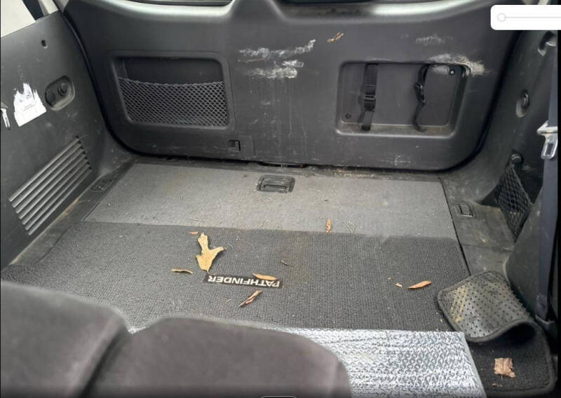 2011 Nissan Pathfinder LE