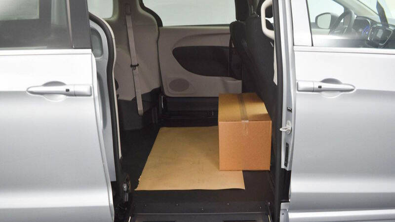 2024 Chrysler Voyager LX