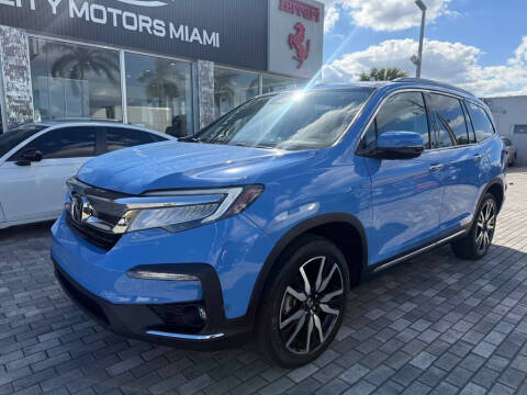 2021 Honda Pilot Touring w/Rear Captain's Chairs