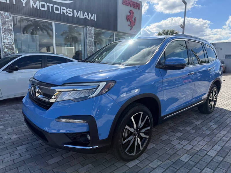 2021 Honda Pilot Touring w/Rear Captain's Chairs