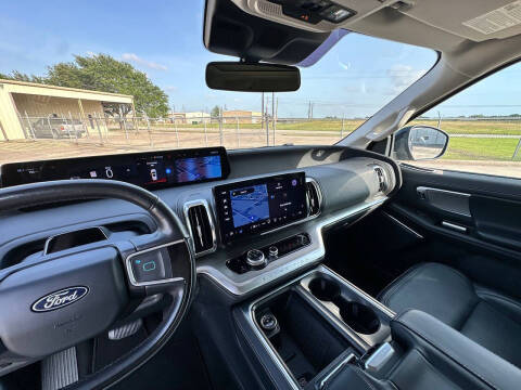 2025 Ford Expedition Platinum