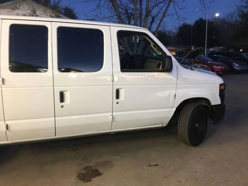 Used 2011 Ford E-Series Econoline Van Commercial with VIN 1FTNE1EW6BDA58412 for sale in Dallas, TX