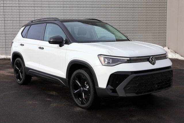 2025 Volkswagen Taos SE Black 4Motion