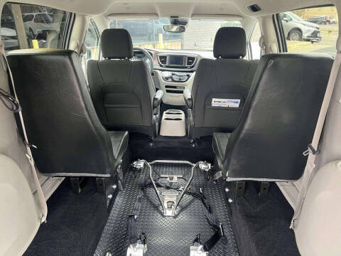 2024 Chrysler Voyager LX