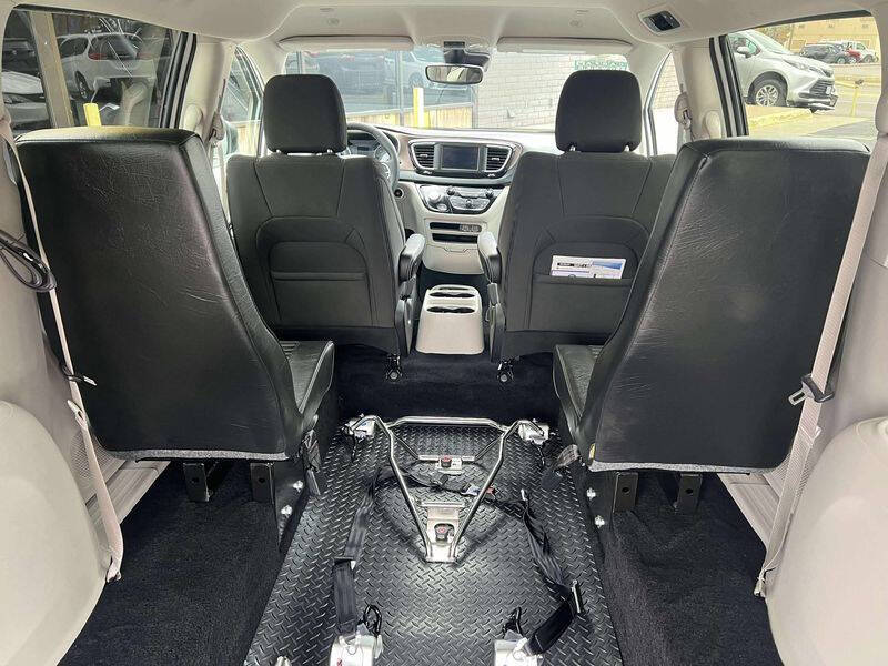 2024 Chrysler Voyager LX