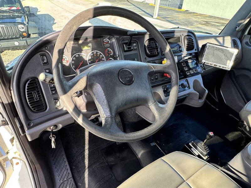 2015 Freightliner M2 106