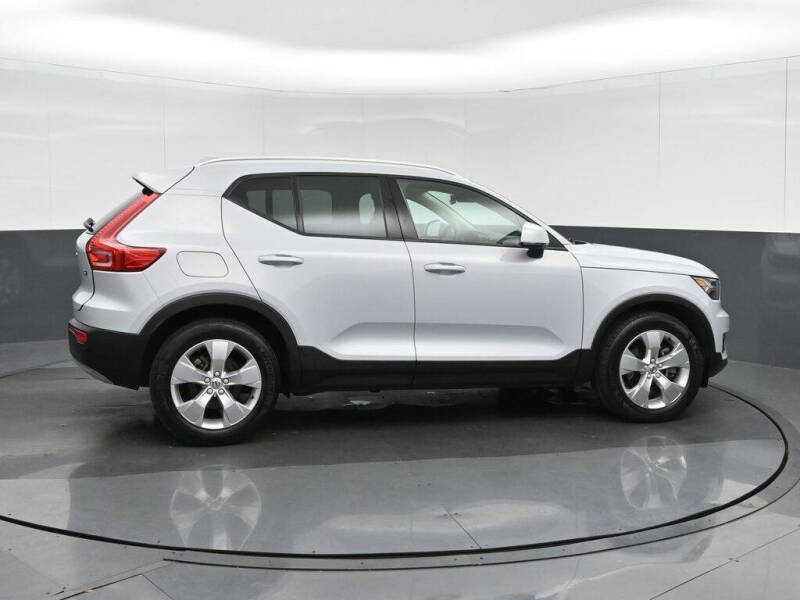 2021 Volvo XC40 T5 Momentum