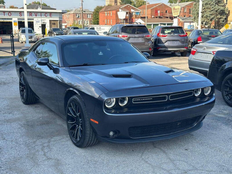 2021 Dodge Challenger SXT's photo