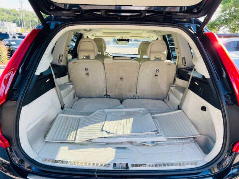 2016 Volvo XC90 T6 Momentum