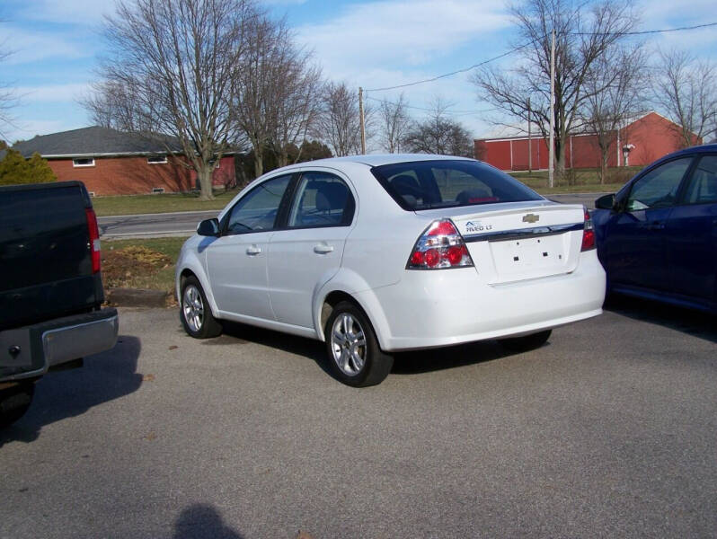 2011 Chevrolet Aveo 1LT photo 4