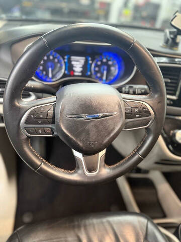 2017 Chrysler Pacifica Touring-L