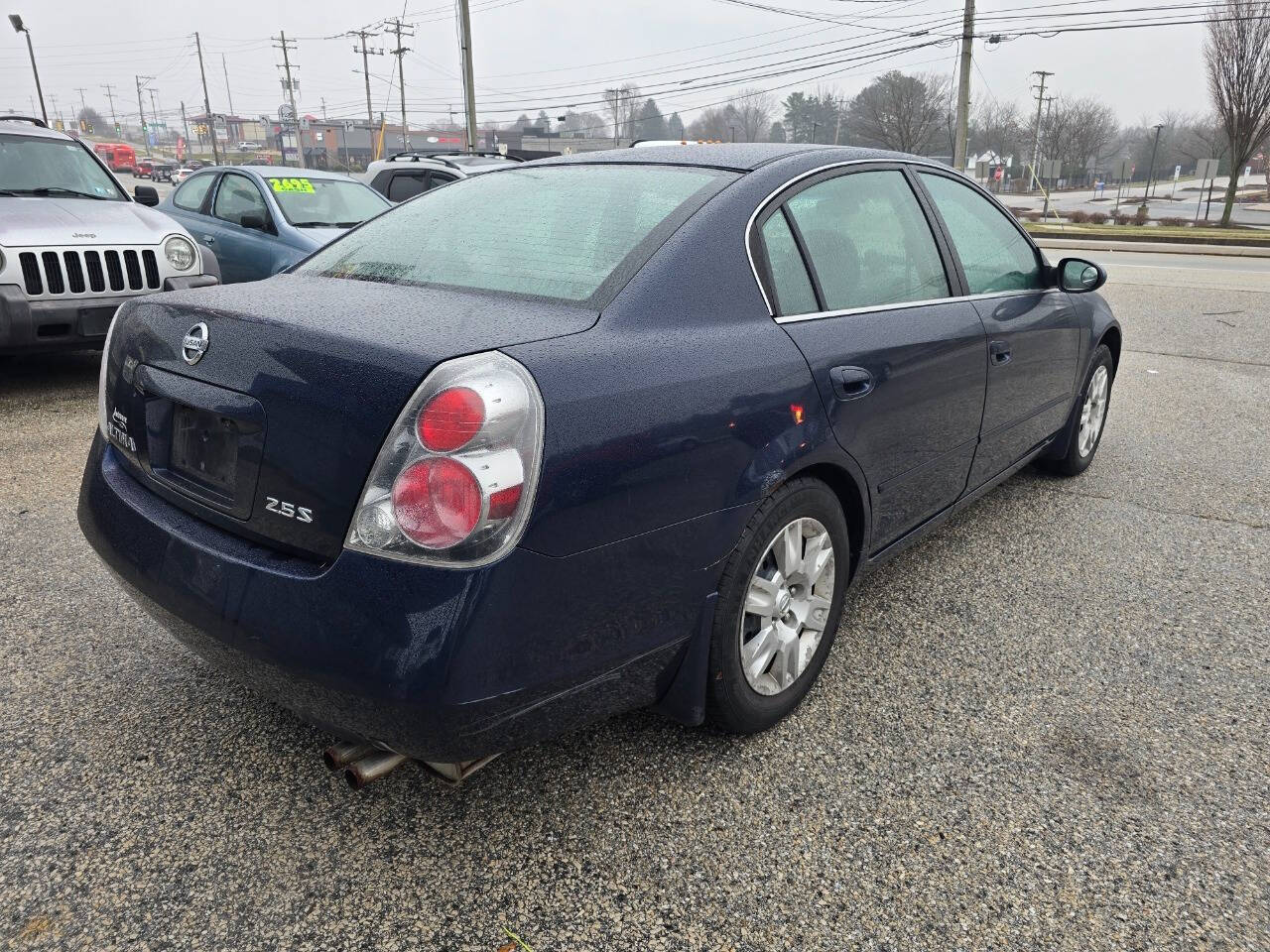 2006 Nissan Altima for sale at QUEENSGATE AUTO SALES in York, PA