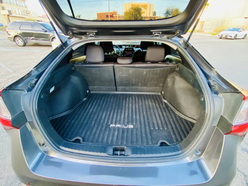 2022 Toyota Prius LE