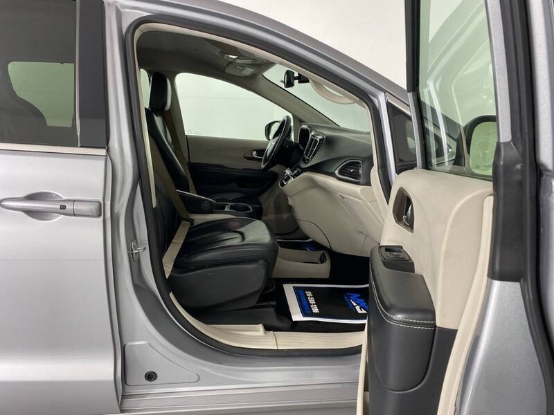 2020 Chrysler Voyager LXi