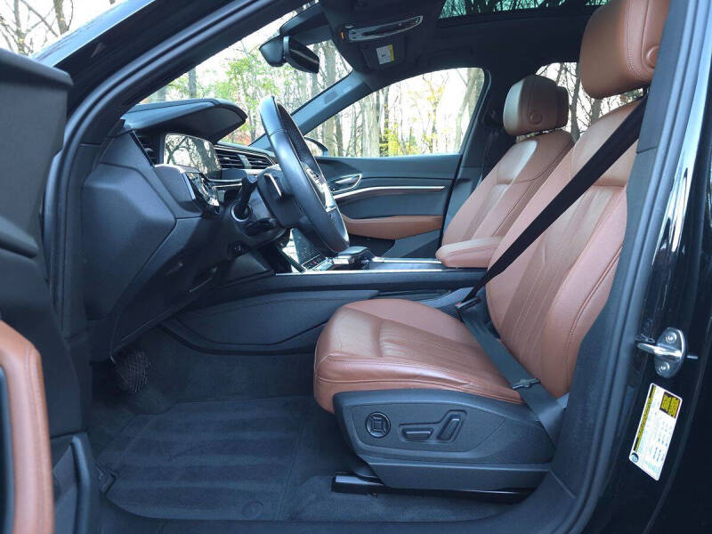 2024 Audi Q8 e-tron quattro Premium Plus