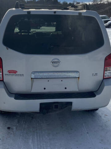 2005 Nissan Pathfinder LE