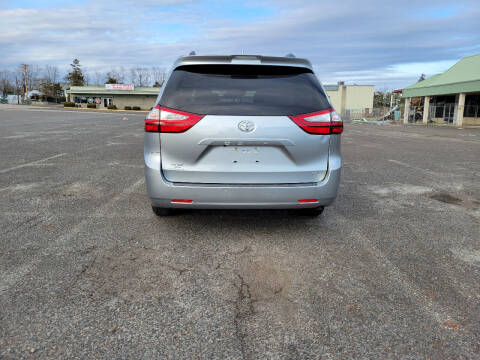 2019 Toyota Sienna LE 8-Passenger