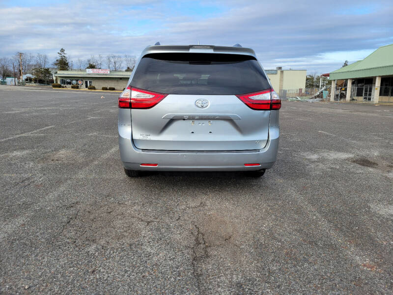 2019 Toyota Sienna LE 8-Passenger