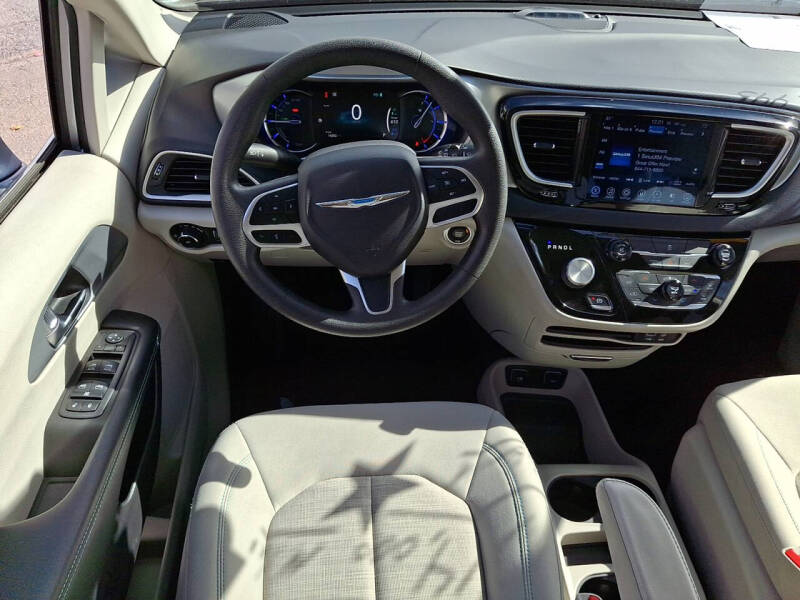 2017 Chrysler Pacifica Hybrid Touring Plus