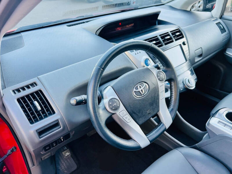 2013 Toyota Prius v Five