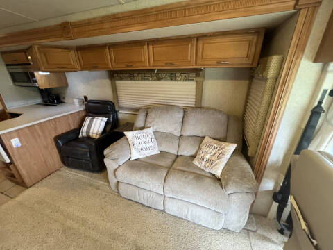 2007 Winnebago Adventurer