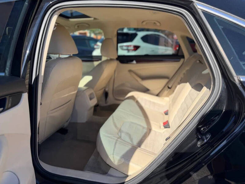 2012 Volkswagen Passat SEL Premium PZEV