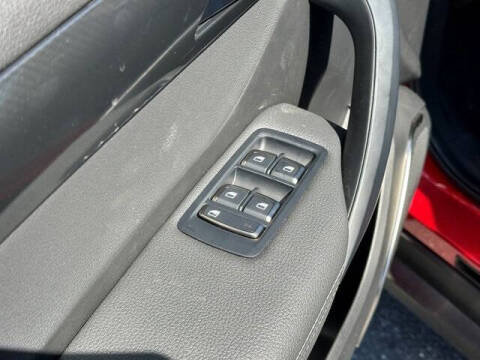 2025 VinFast VF8 Eco