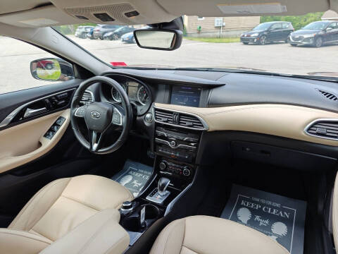 2018 Infiniti QX30 Luxury