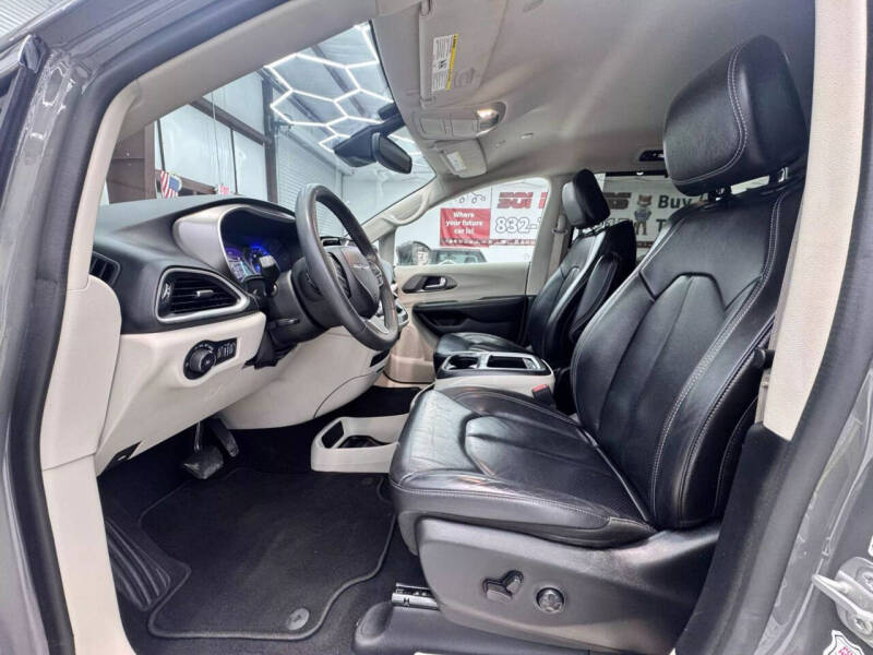 2022 Chrysler Pacifica Touring L