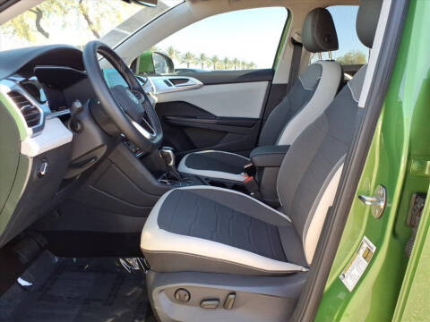 2025 Volkswagen Taos SE